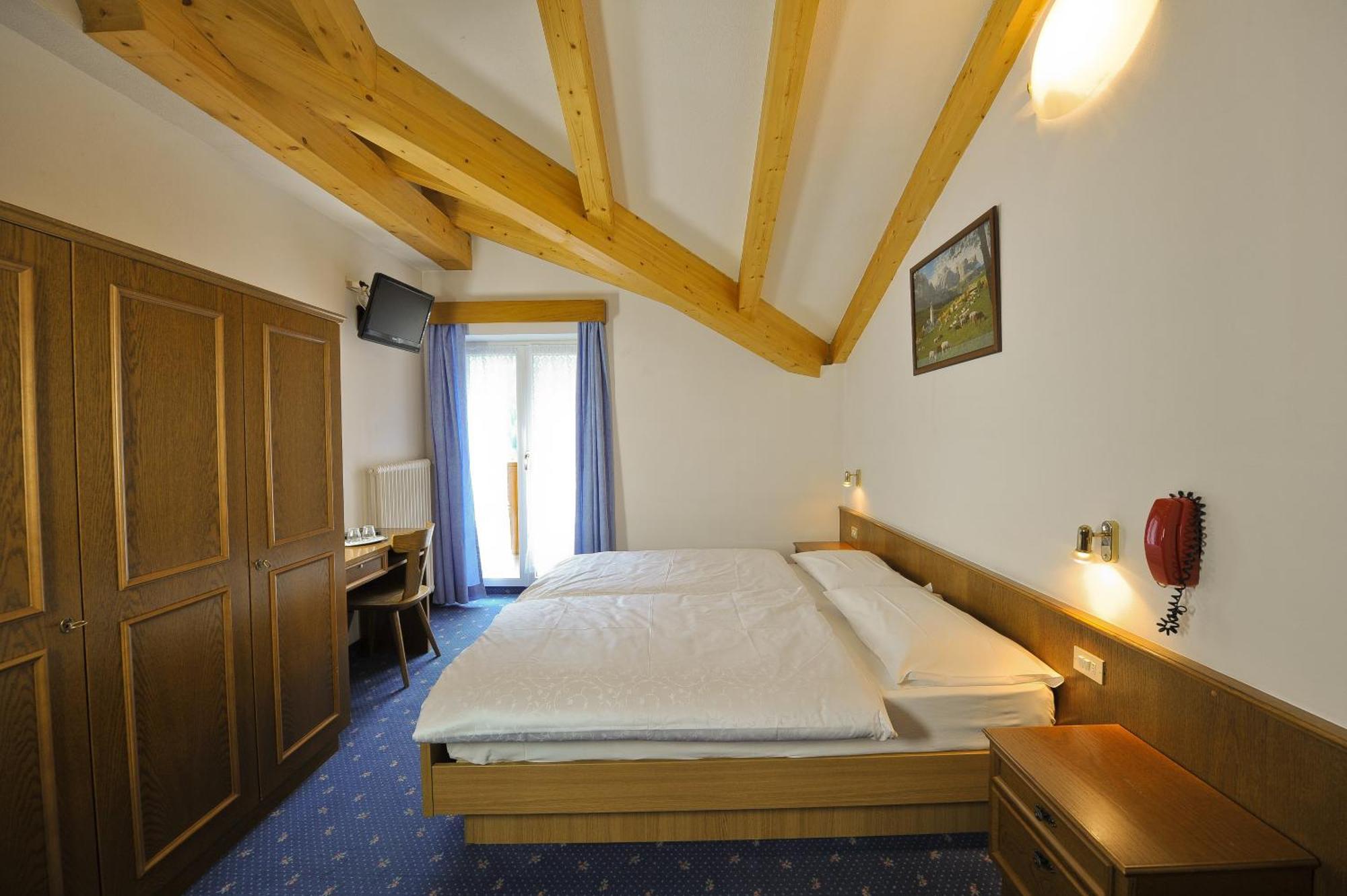 Hotel Cristallo Vigo di Fassa Exterior photo